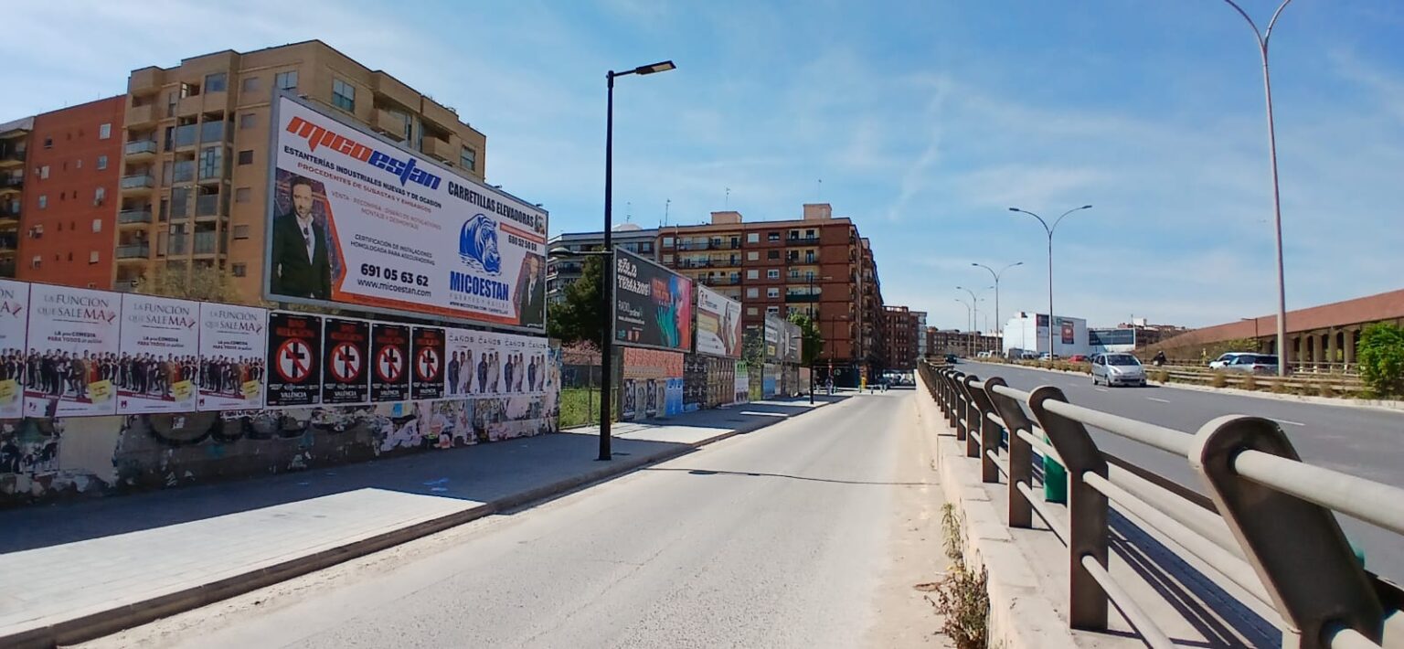 Venta de máquinas elevadoras y toritos de ocasión para almacenes en Elda.